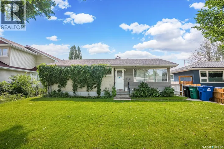 421 Y AVENUE S, Saskatoon, Saskatchewan S7M3J8