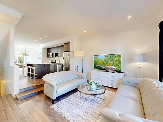 130 15230 GUILDFORD DRIVE, Surrey, British Columbia V3R0C8