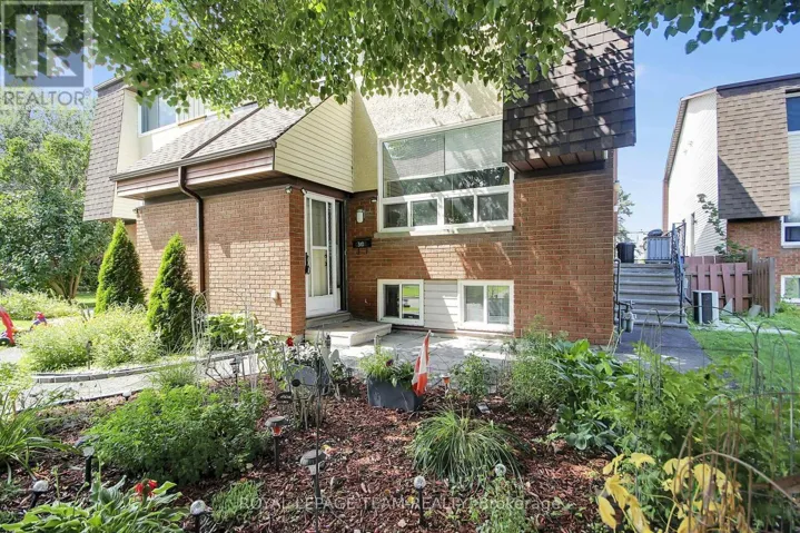 D - 31 WOODVALE GREEN STREET, Ottawa, Ontario K2G4H3