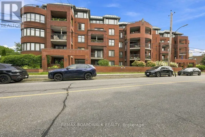 307 - 959 NORTH RIVER ROAD, Ottawa, Ontario K1K3V3