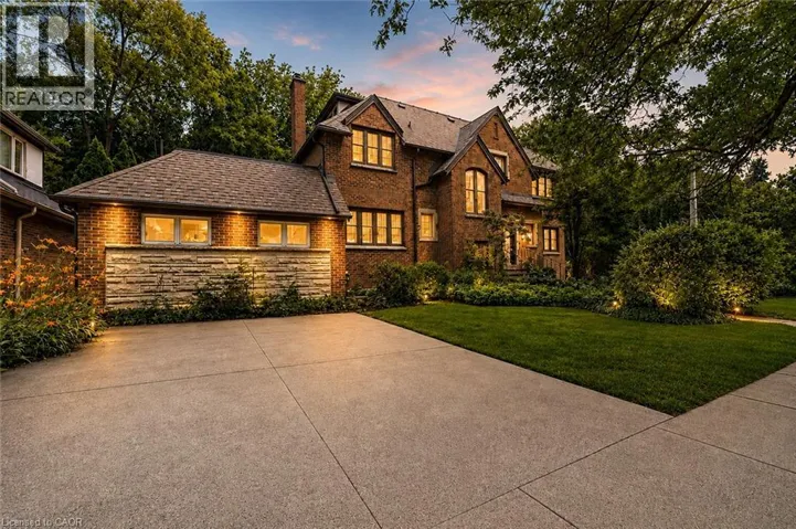4 FORSYTH Avenue N, Hamilton, Ontario L8S4E1