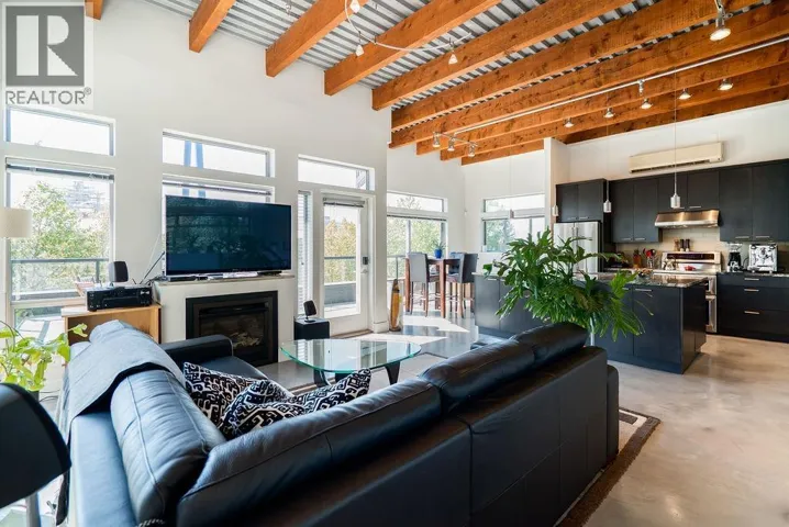 301 1075 W 1ST STREET, North Vancouver, British Columbia V7P3T4