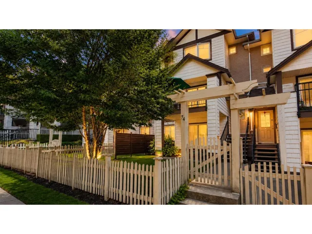 74 4401 BLAUSON BOULEVARD, Abbotsford, British Columbia V3G0A4