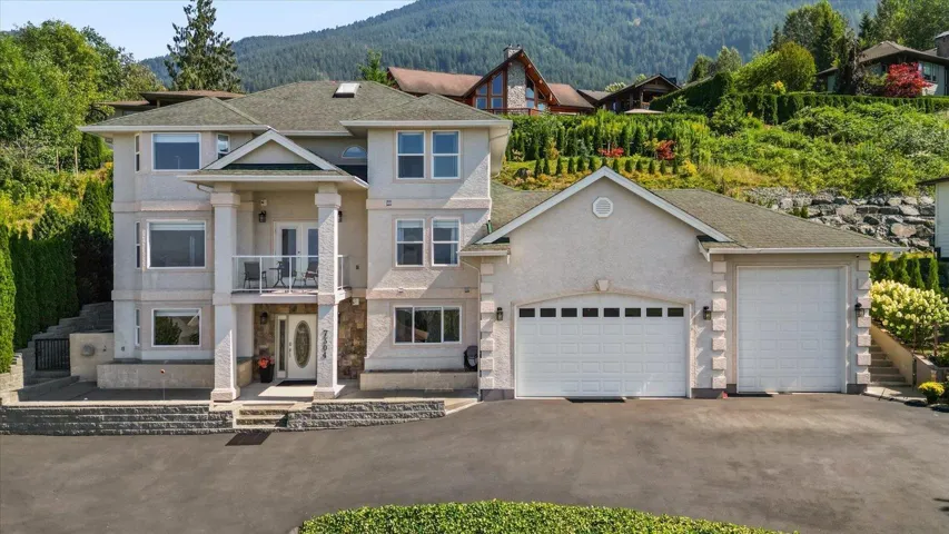 7304 MOUNT THURSTON DRIVE, Eastern Hillsides, Chilliwack, British Columbia V4Z0A3