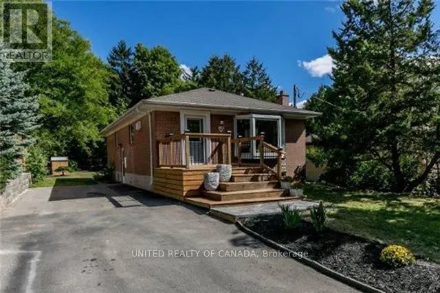 45 BAYVIEW PARKWAY, Newmarket (Huron Heights-Leslie Valley), Ontario L3Y3W2