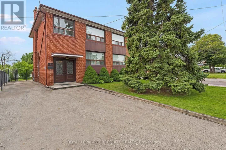 181 PELLATT AVENUE, Toronto (Humberlea-Pelmo Park), Ontario M9N2P5