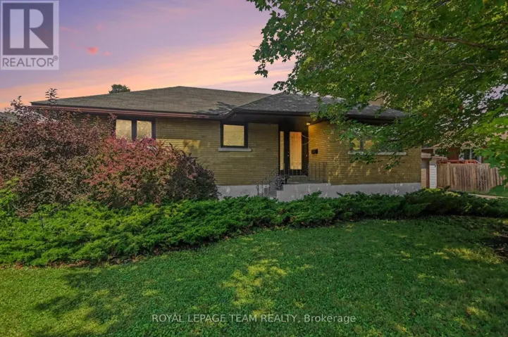3 DONNA STREET, Ottawa, Ontario K2G2V5
