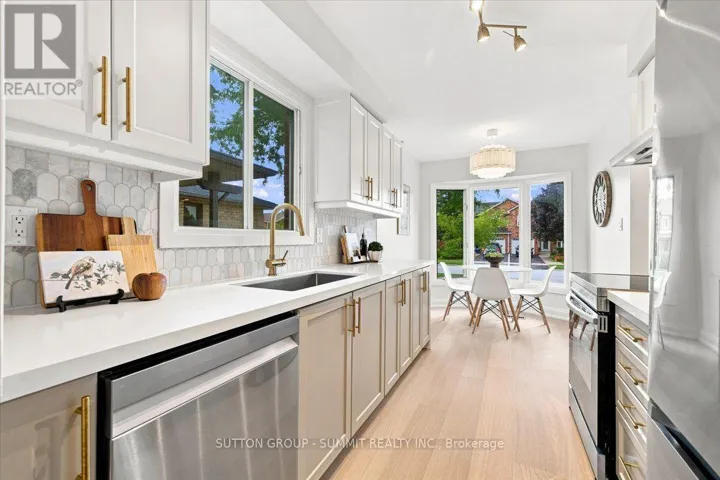 2020 CHRISDON ROAD, Burlington (Headon), Ontario L7M3W8