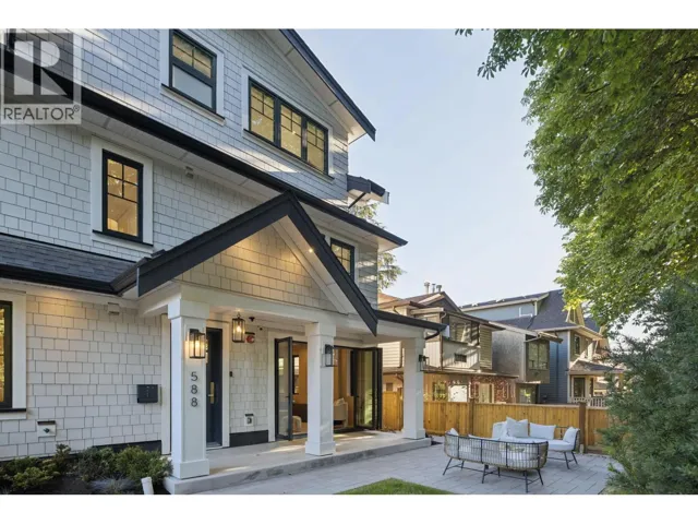 588 E 10TH AVENUE, Vancouver, British Columbia V5T2A4