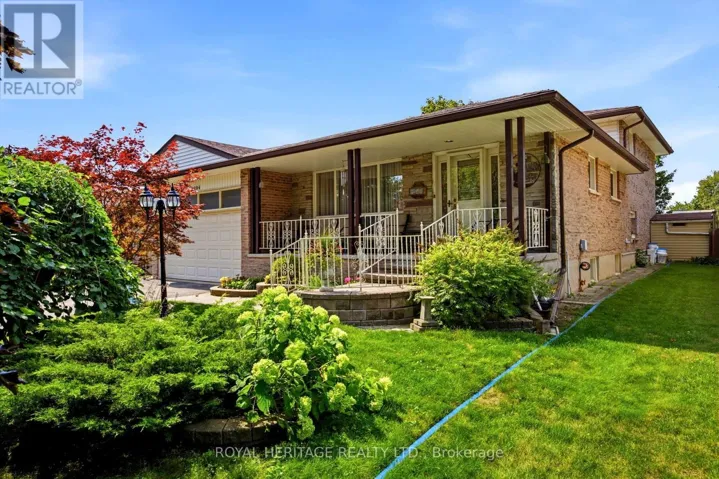 394 AMSTEL COURT, Oshawa (O'Neill), Ontario L1G2J8