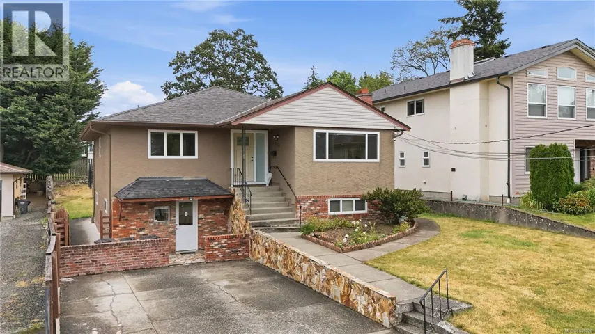 560 Mountfield St, Saanich, British Columbia V8X1Y8