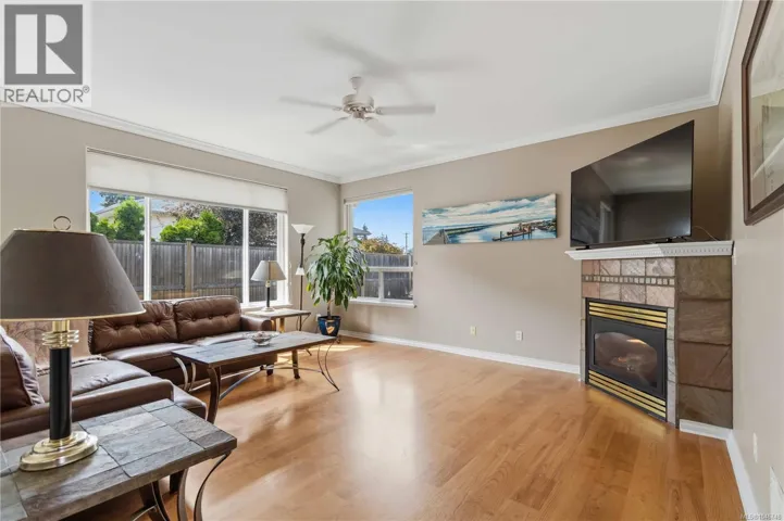 1101 Berkeley Pl, Saanich, British Columbia V8X2G2