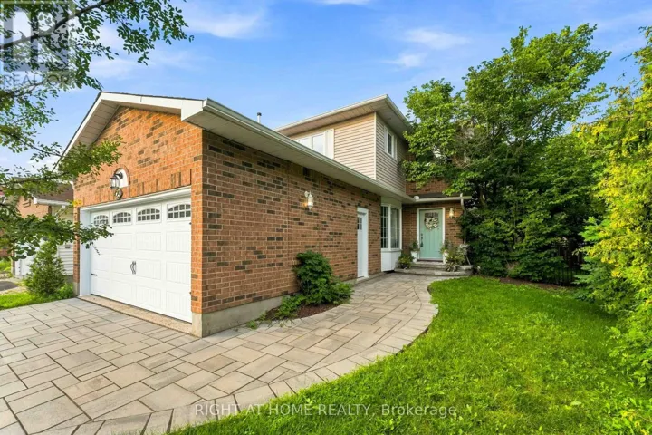 25 WATERTON CRESCENT, Ottawa, Ontario K2M1Y8