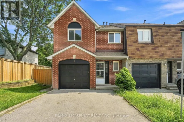 1 PERTHSHIRE COURT, Hamilton (Barnstown), Ontario L9B2H1