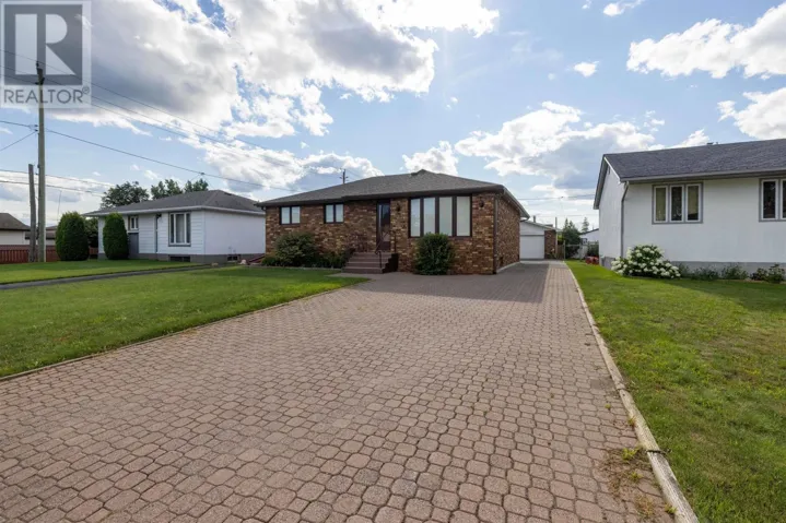 935 Crawford PL, Thunder Bay, Ontario P7E3C8