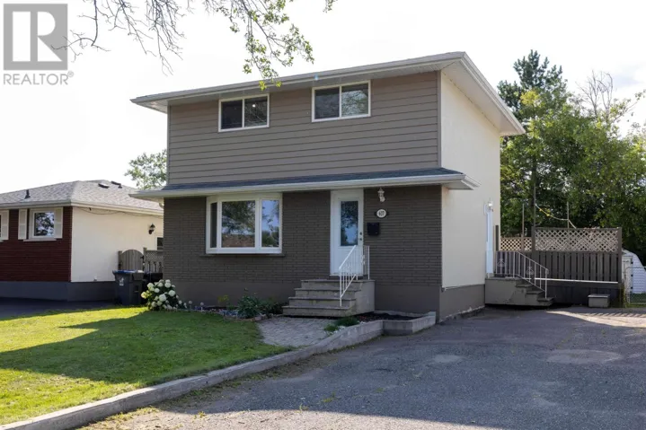 637 Redwood AVE W, Thunder Bay, Ontario P7C5G2