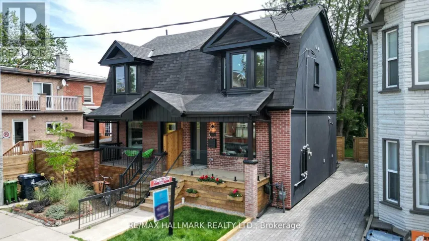 1 1/2 DELANEY CRESCENT, Toronto (Little Portugal), Ontario M6K1P9