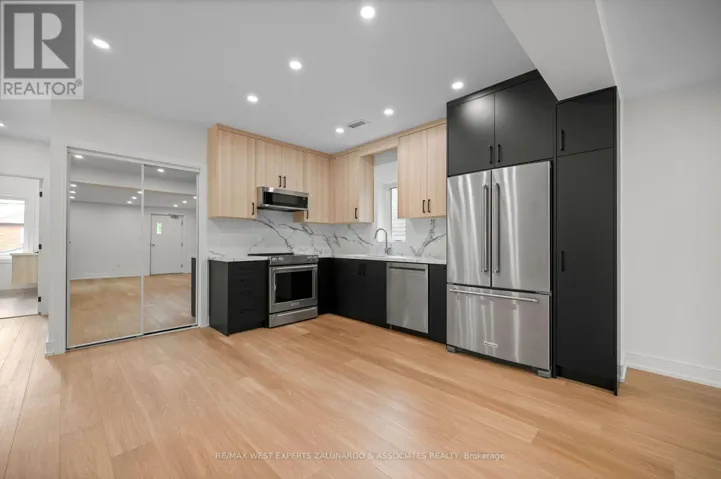 3 - 412 GLENHOLME AVENUE, Toronto (Oakwood Village), Ontario M6E3E7