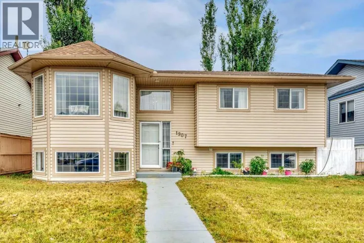 1907 Strathcona Terrace, Strathmore, Alberta T1P1S8