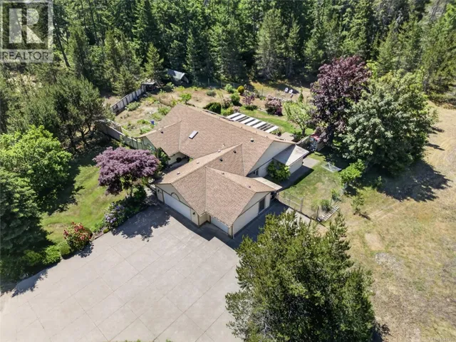 657 Sierra Pines Rd, Comox, British Columbia V9M3W8