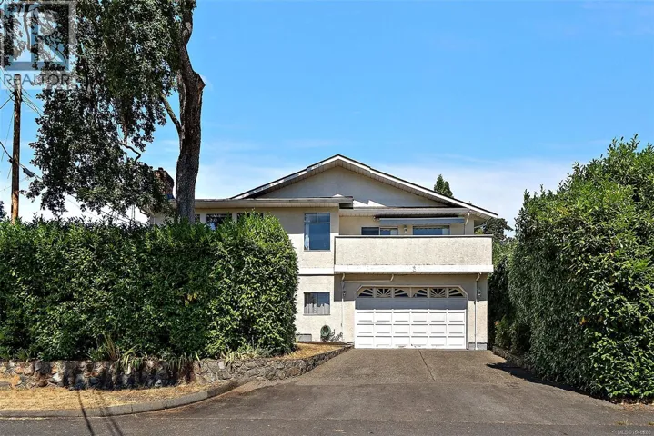 3301 Argyle Pl, Saanich, British Columbia V8P5R8