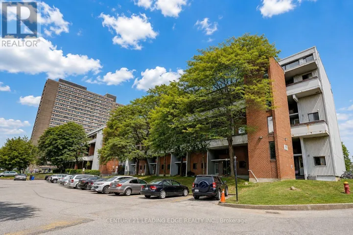 207 - 135 LEEWARD GLENWAY, Toronto (Flemingdon Park), Ontario M3C2Z2