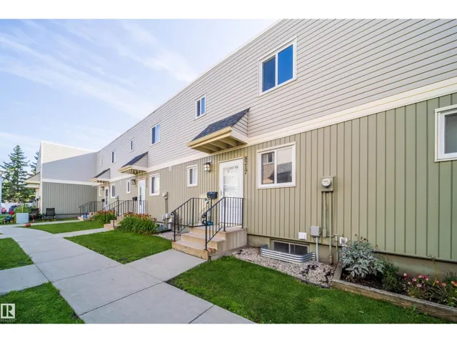 8217 182 ST NW NW, Edmonton, Alberta T5T1L2