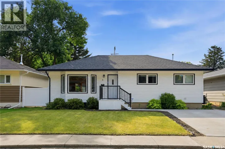 5 Stewart AVENUE, Saskatoon, Saskatchewan S7L3S5