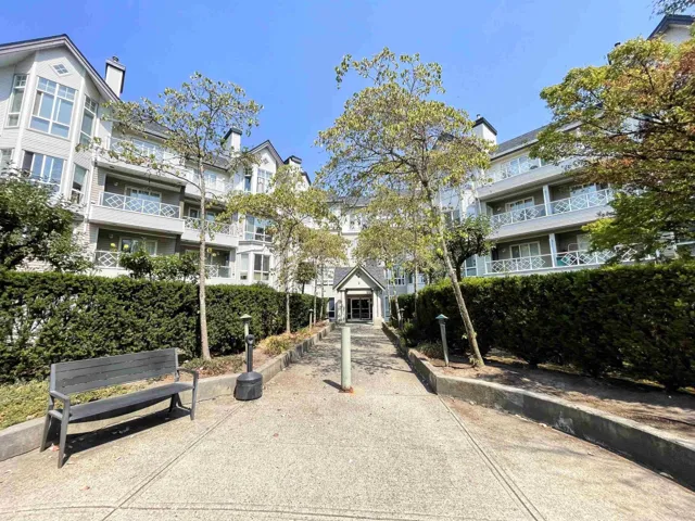 102 9979 140 STREET, Surrey, British Columbia V3T5W2