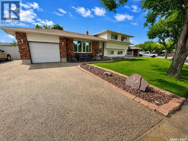 15 Dickinson CRESCENT, Regina, Saskatchewan S4R7K6