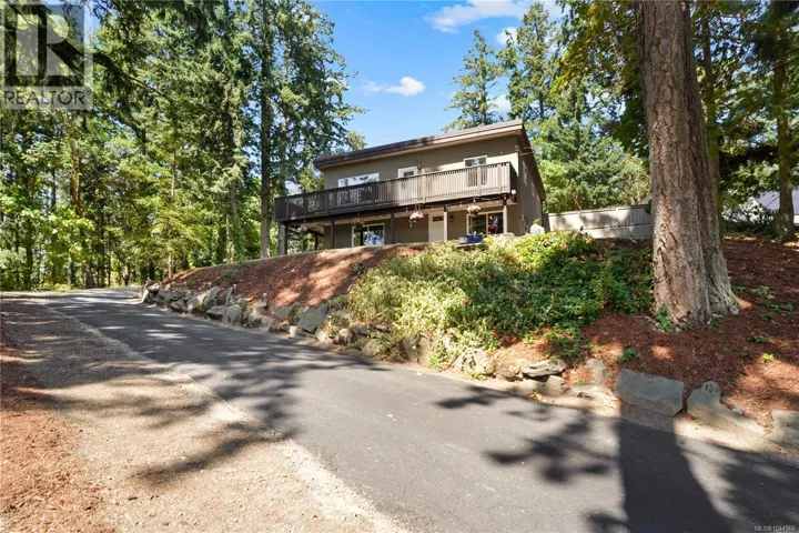1084 Tatlow Rd, North Saanich, British Columbia V8L5P3