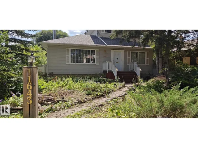 11643 76 AV NW, Edmonton, Alberta T6G0K9