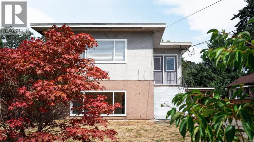 946/948 Ellery St, Esquimalt, British Columbia V9A4S1