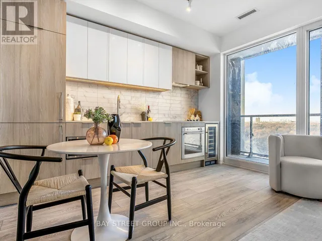 1812 - 2020 BATHURST STREET, Toronto (Humewood-Cedarvale), Ontario M5P0A6