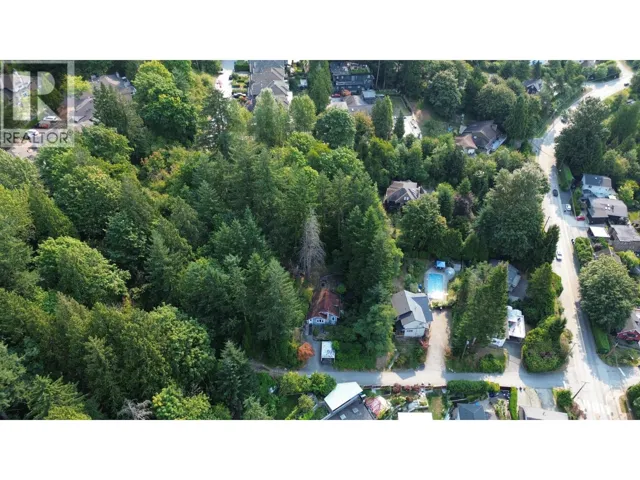 1/2 421 CAMPBELL ROAD, Port Moody, British Columbia V3H2W1