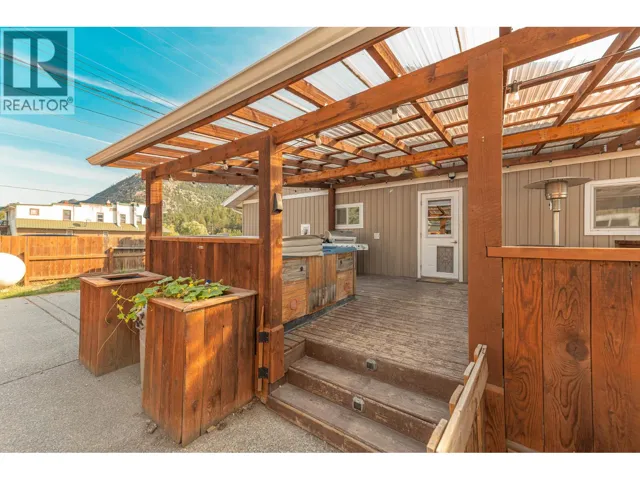 8909 GRAINGER Road, Canal Flats, British Columbia V0B1B0