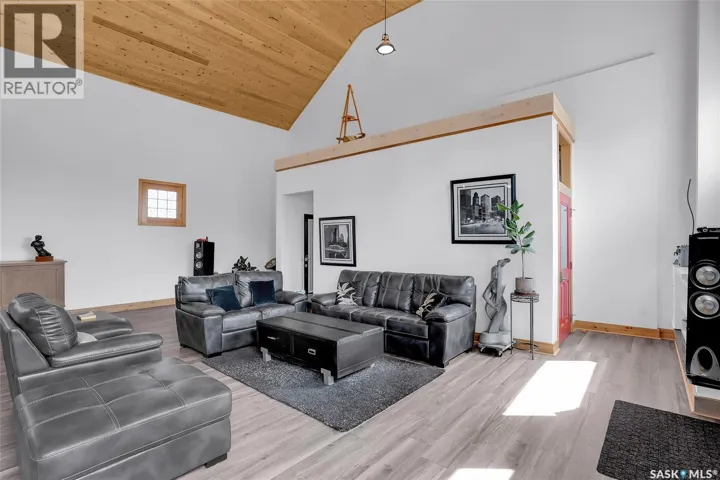310 F AVENUE S, Saskatoon, Saskatchewan S7M1T2