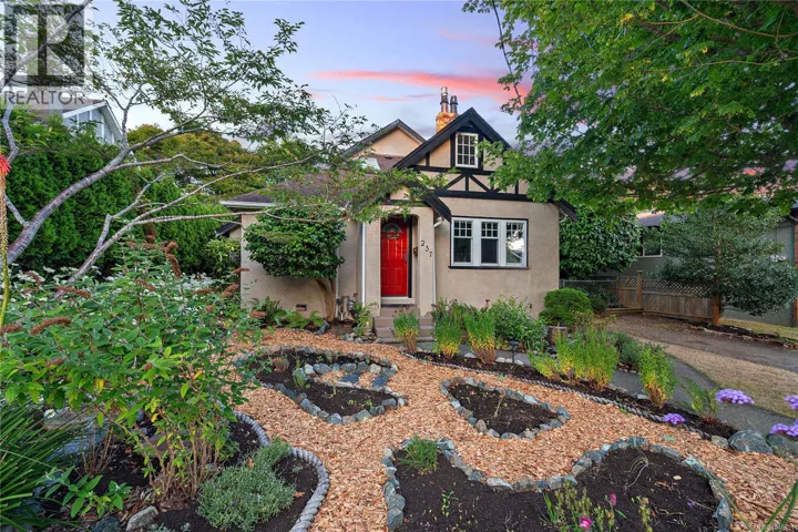 237 Wildwood Ave, Victoria, British Columbia V8S3W2