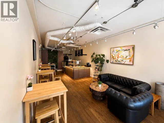 3341 W BROADWAY, Vancouver, British Columbia V6R2B1