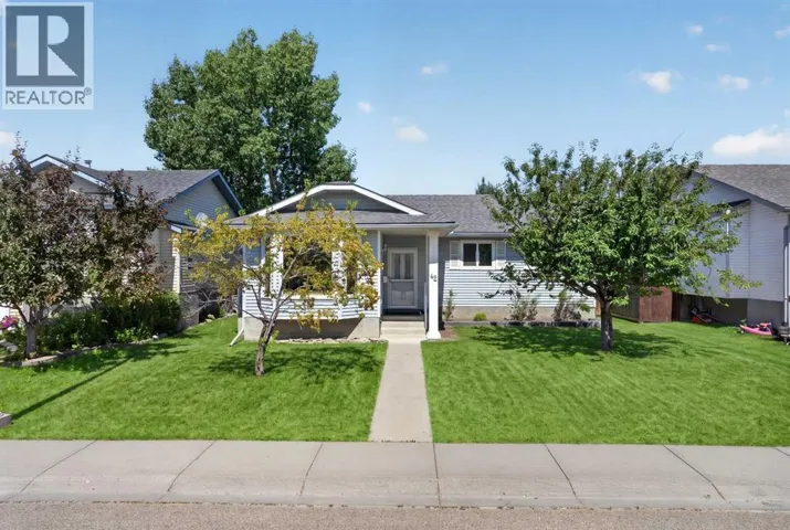 42 West Boothby Crescent, Cochrane, Alberta T4C1L9