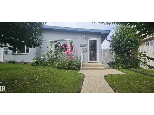 9024 60 ST NW, Edmonton, Alberta T6B1M8