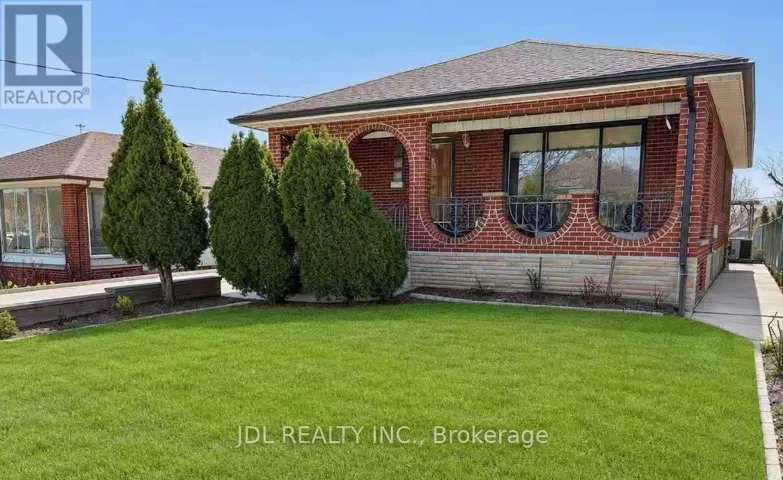 40 MONTANA AVENUE, Toronto (Downsview-Roding-CFB), Ontario M3M1B6