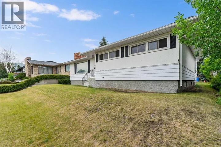 1552 Windsor Street NW, Calgary, Alberta T2N3X3