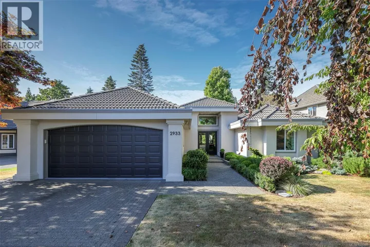 2933 Royal Vista Way, Courtenay, British Columbia V9N9X3