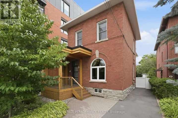 284 CRICHTON STREET, Ottawa, Ontario K1M1W4