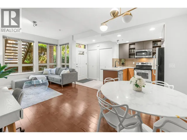 78 728 W 14TH STREET, North Vancouver, British Columbia V7M0A8