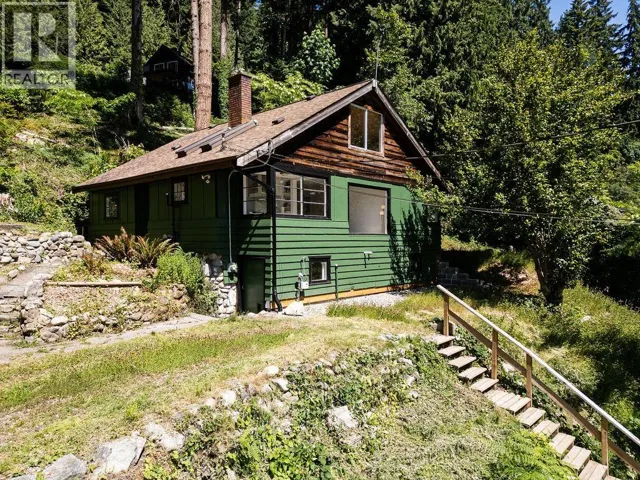 915 MARINE DRIVE, Gibsons, British Columbia V0N1V1