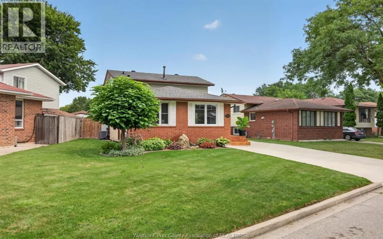 9535 AVERY LANE, Windsor, Ontario N8R2C1