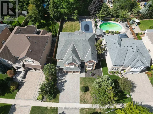 2427 ERIN CENTRE BOULEVARD, Mississauga (Central Erin Mills), Ontario L5M5B3