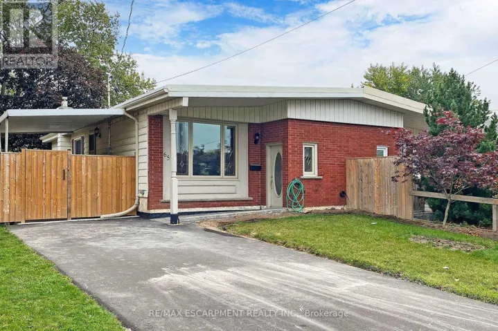UPPER - 65 FIELDING CRESCENT, Hamilton (Lawfield), Ontario L8V2P3